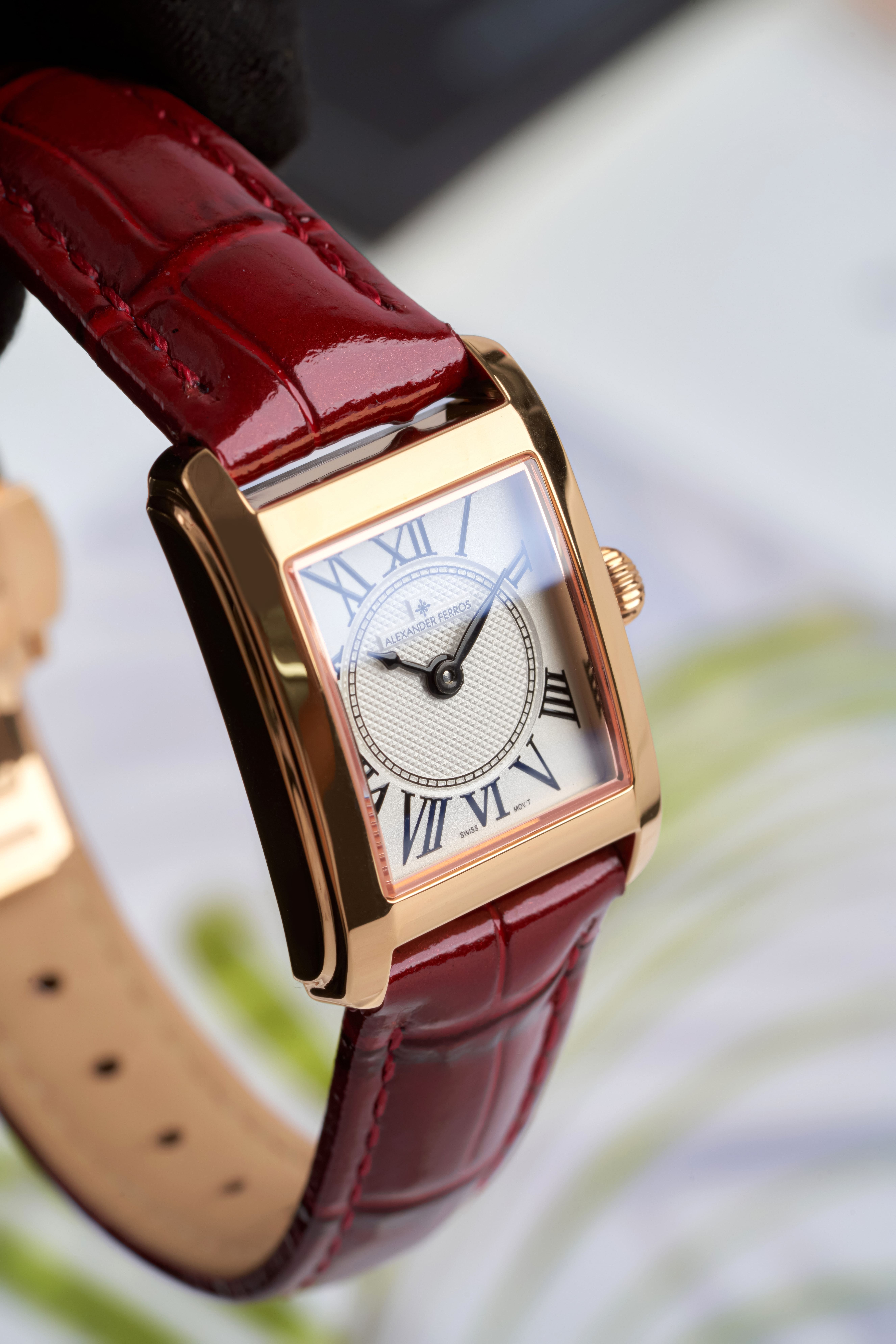 ĐỒNG HỒ NỮ ALEXANDER FERROS 7282R/02 QUARTZ 22x31MM
