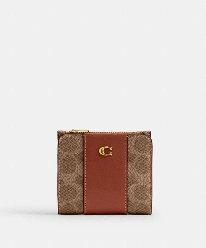COACH CCY42 ESSENTIAL SLIM BILFOLD WALLET IN SIGNATURE CANVAS - BROWN